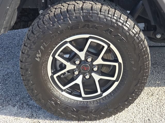Used 2025 Jeep Gladiator Rubicon AWD/4WD image 12