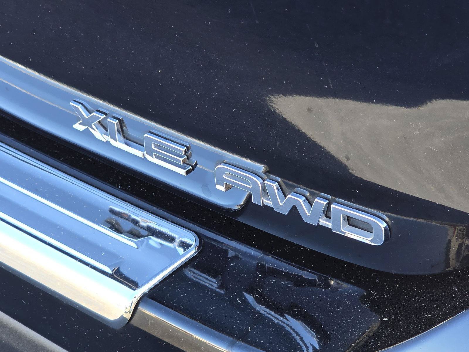 Used 2025 Toyota Highlander XLE AWD/4WD image 11