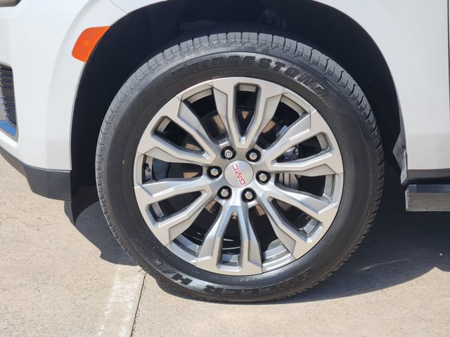 Used 2022 GMC Yukon Denali w/ Denali Premium Package AWD/4WD image 11