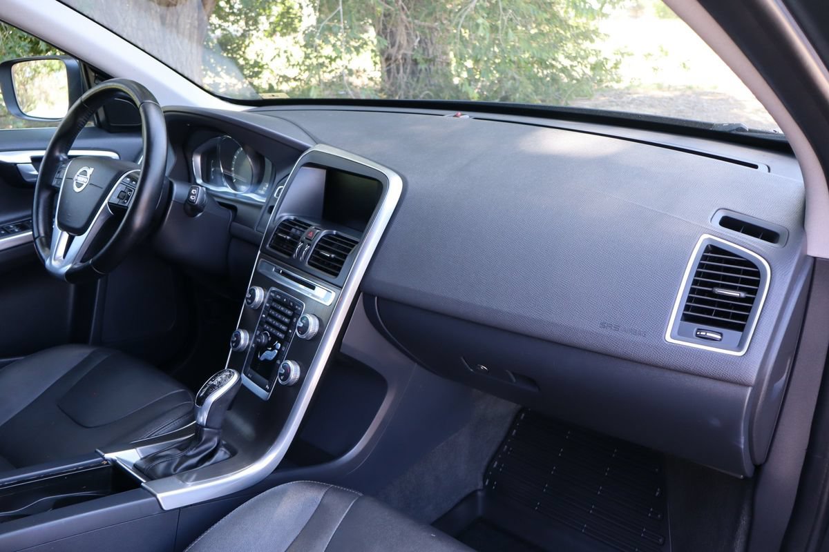 Used 2015 Volvo XC60 T5 AWD/4WD image 17
