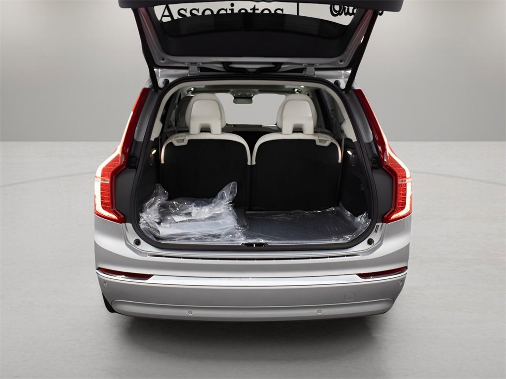 Certified 2025 Volvo XC90 T8 Plus w/ Protection Package Premier image 12
