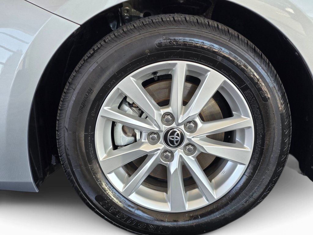 Used 2025 Toyota Camry LE FWD image 11