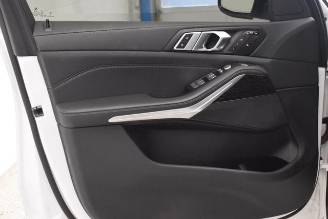 Used 2024 BMW X7 xDrive40i w/ M Sport Package AWD/4WD image 20
