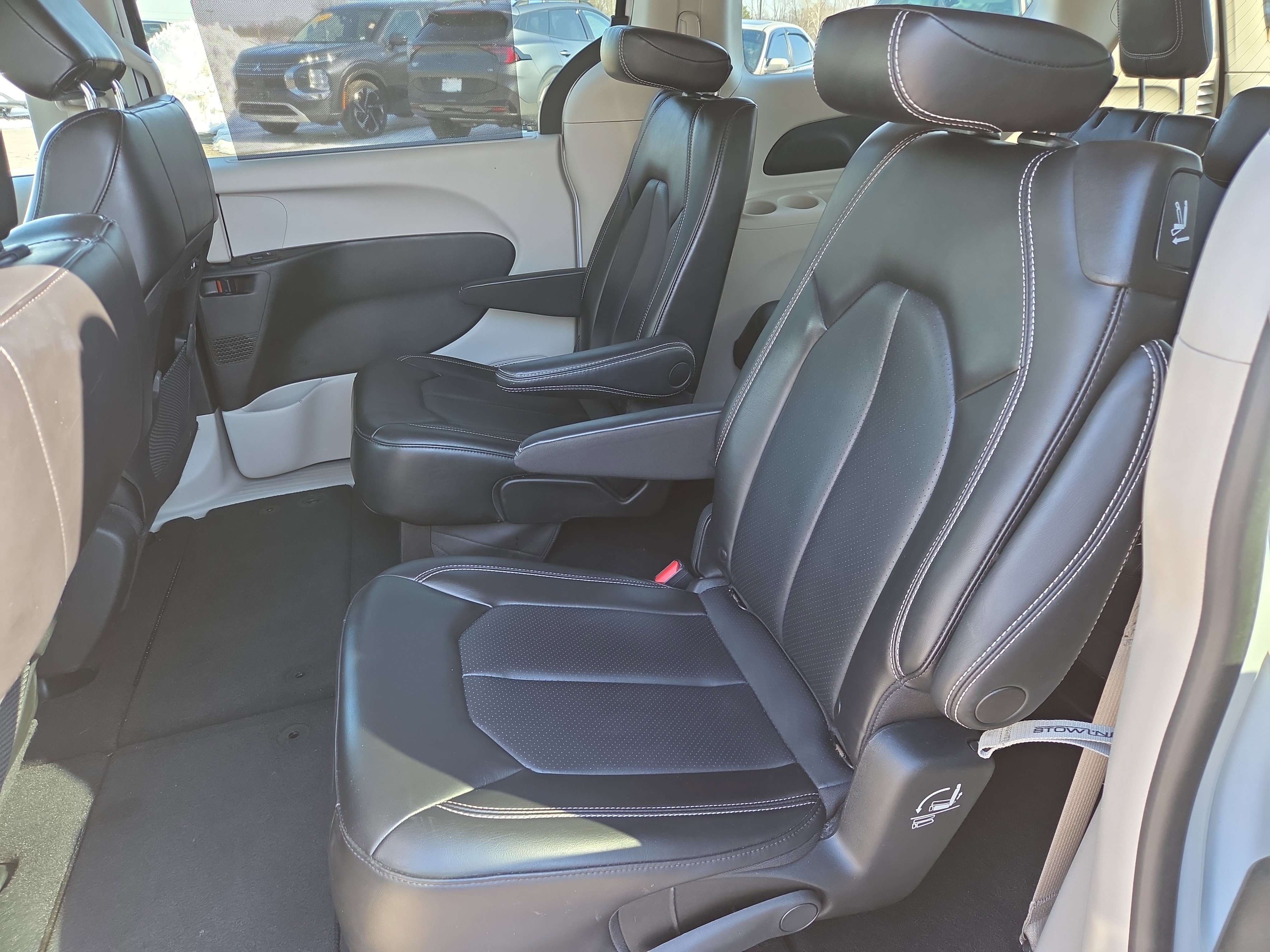 Certified 2023 Chrysler Pacifica Touring-L image 7