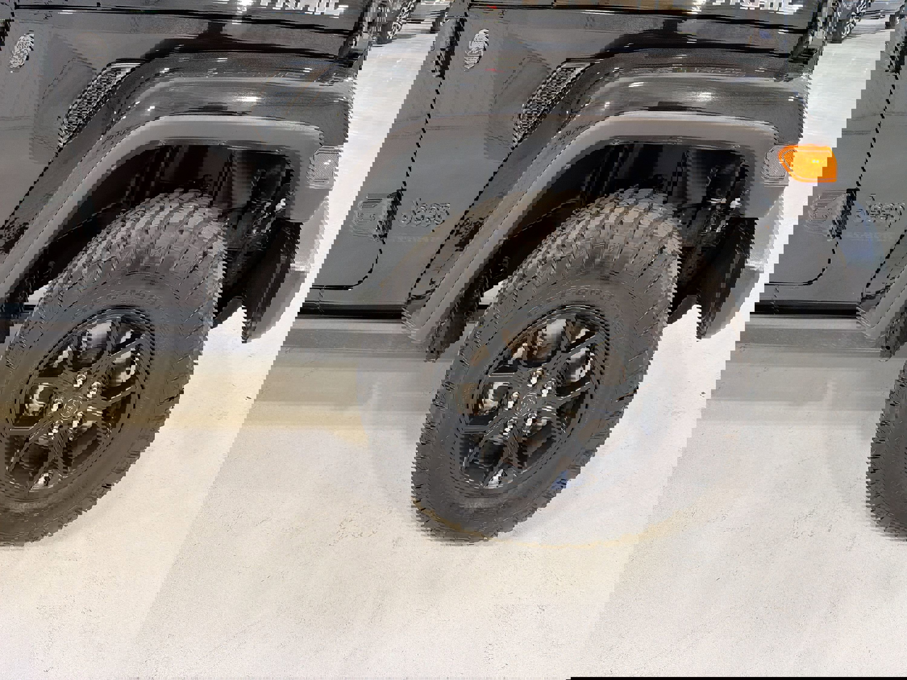 Used 2025 Jeep Gladiator Sport image 28