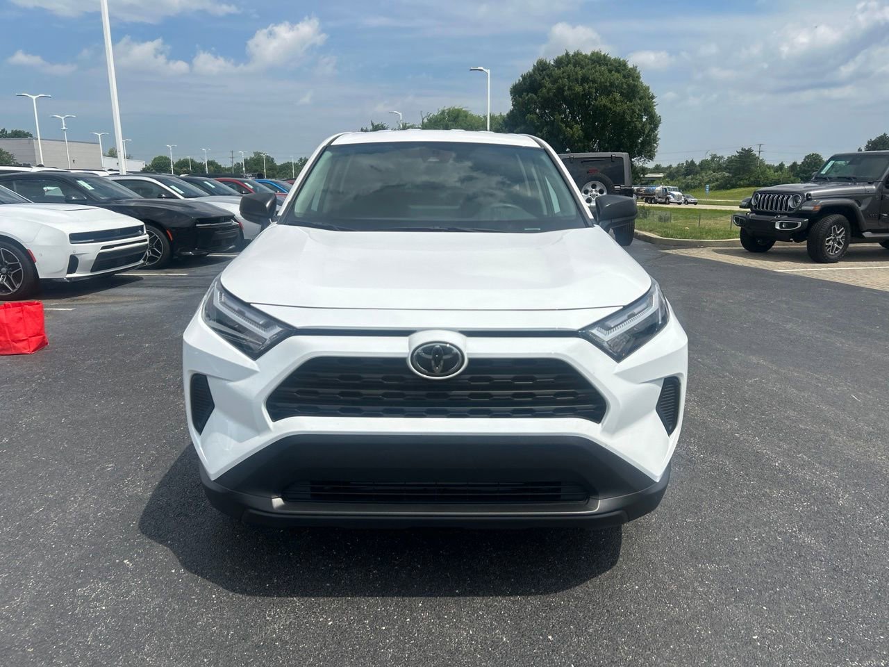 Used 2024 Toyota RAV4 LE AWD/4WD image 8