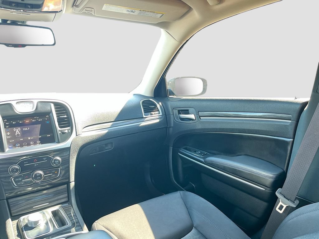 Used 2022 Chrysler 300 Touring w/ Sport Appearance Package RWD image 22