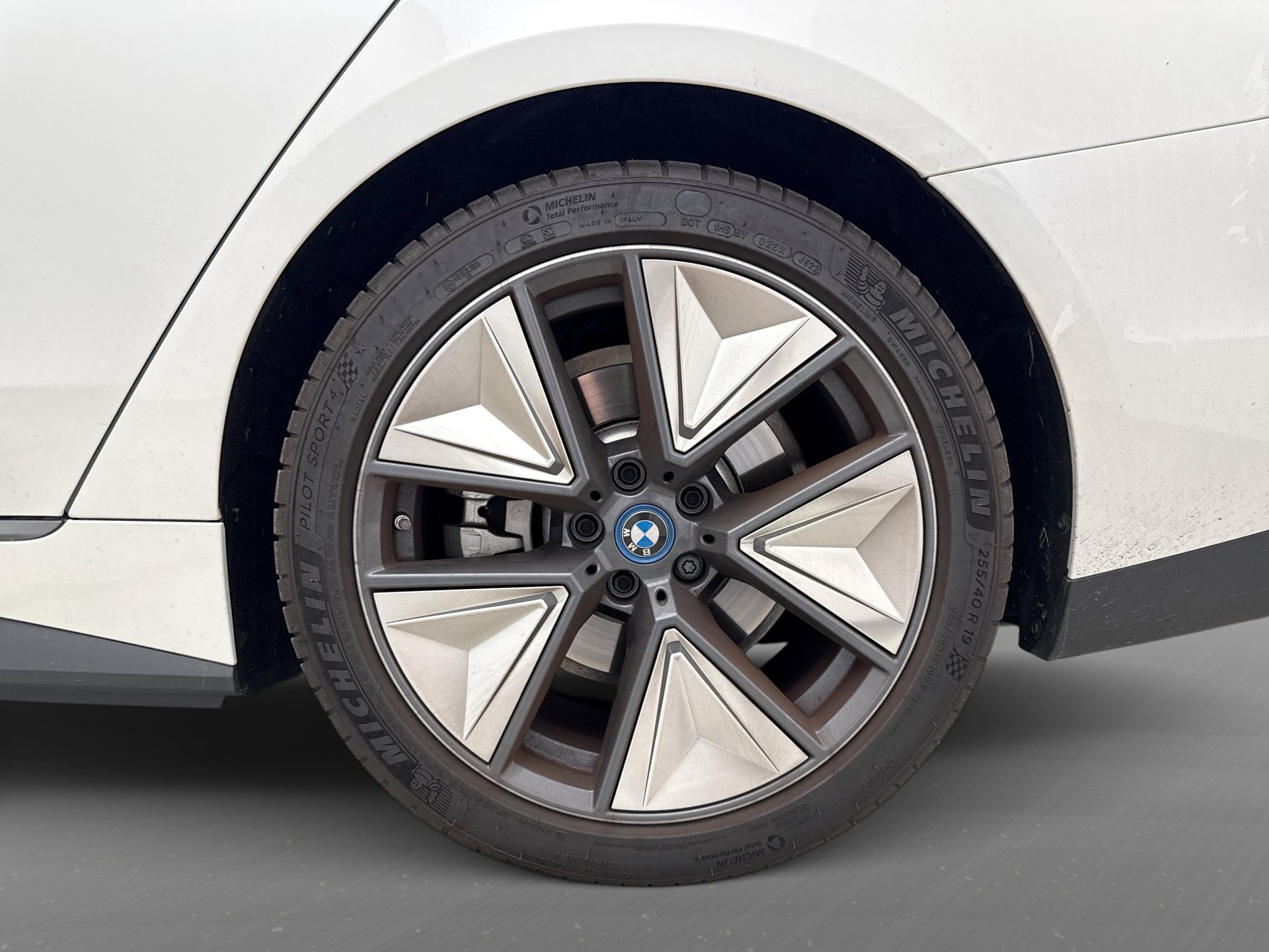 Used 2023 BMW i4 eDrive35 RWD image 13