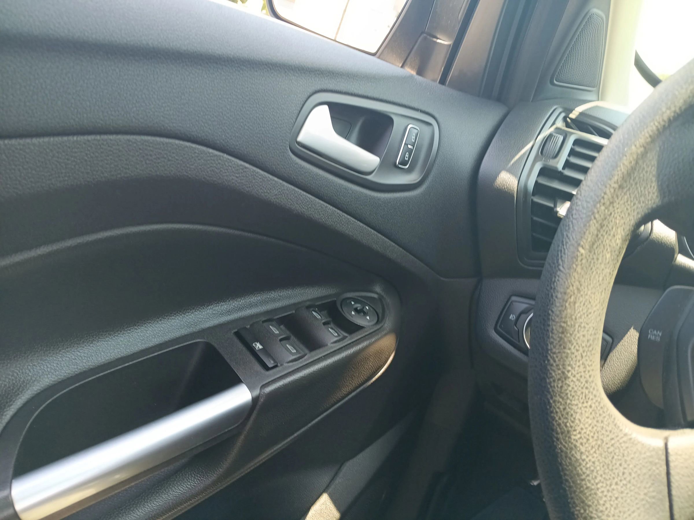 Used 2016 Ford Escape SE image 25