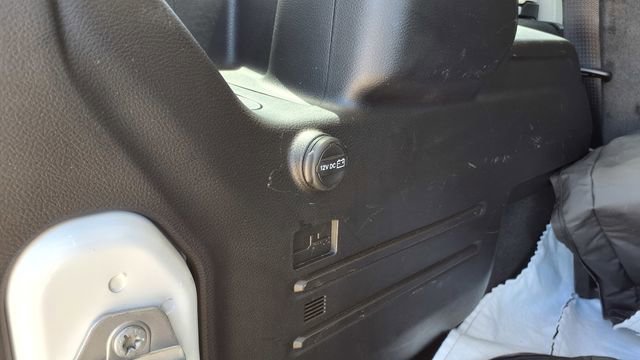 Used 2025 Jeep Wrangler Sahara image 12