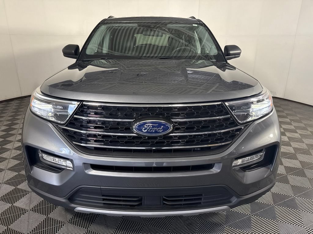 Certified 2024 Ford Explorer XLT w/ Equipment Group 202A AWD/4WD image 3