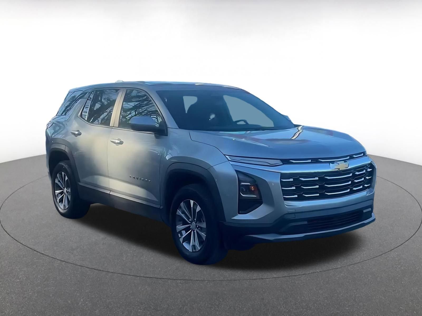 Used 2025 Chevrolet Equinox LT image 2