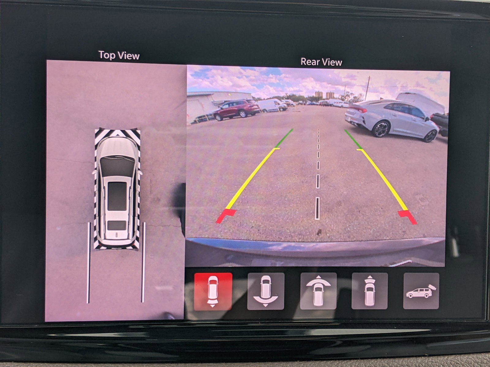 Used 2021 Chrysler Pacifica Touring-L image 25