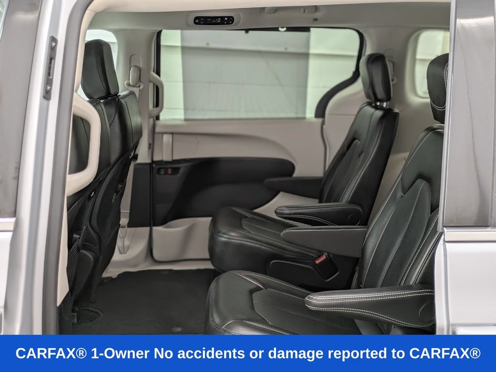 Used 2024 Chrysler Pacifica Touring-L FWD image 12