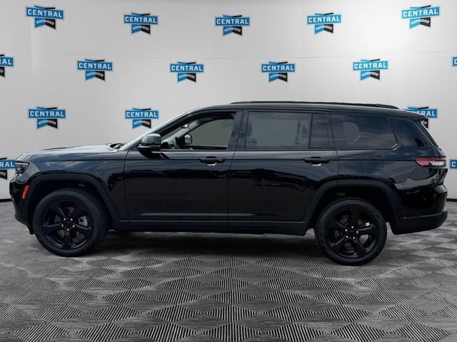Used 2023 Jeep Grand Cherokee L Limited w/ Black Appearance Package AWD/4WD image 3