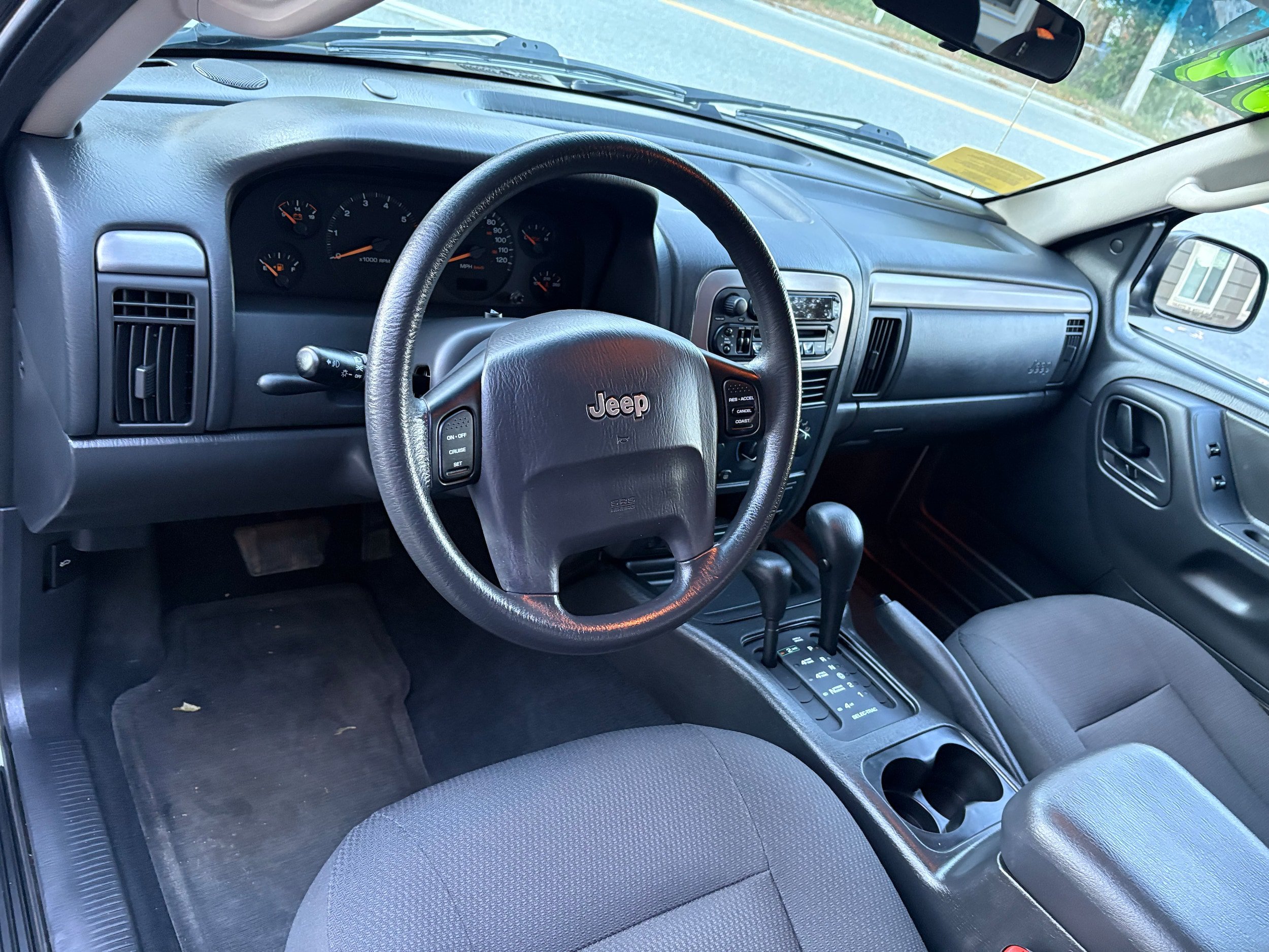Used 2004 Jeep Grand Cherokee Laredo w/ Convenience Group AWD/4WD image 13