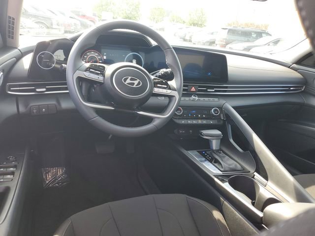 Certified 2025 Hyundai Elantra SEL FWD image 8