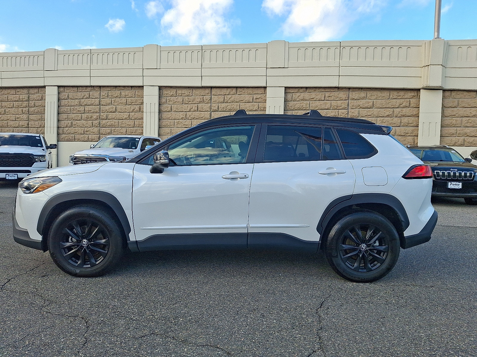 Used 2023 Toyota Corolla Cross LE image 7