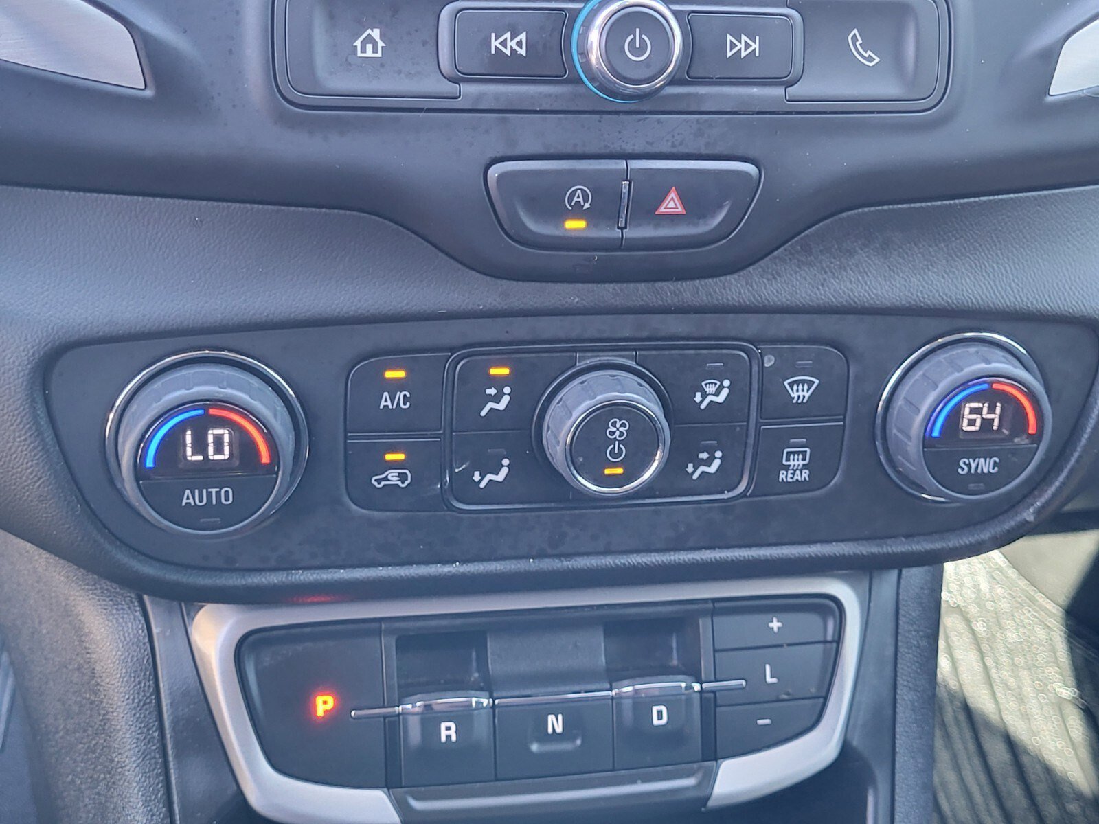 Used 2023 GMC Terrain SLE w/ Driver Convenience Package image 22