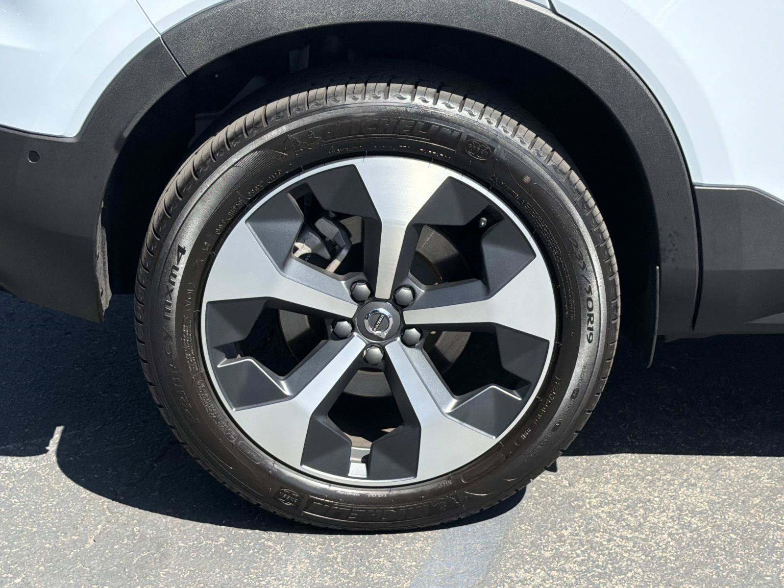 New 2026 Volvo XC40 B5 Plus w/ Protection Package Premier AWD/4WD image 27