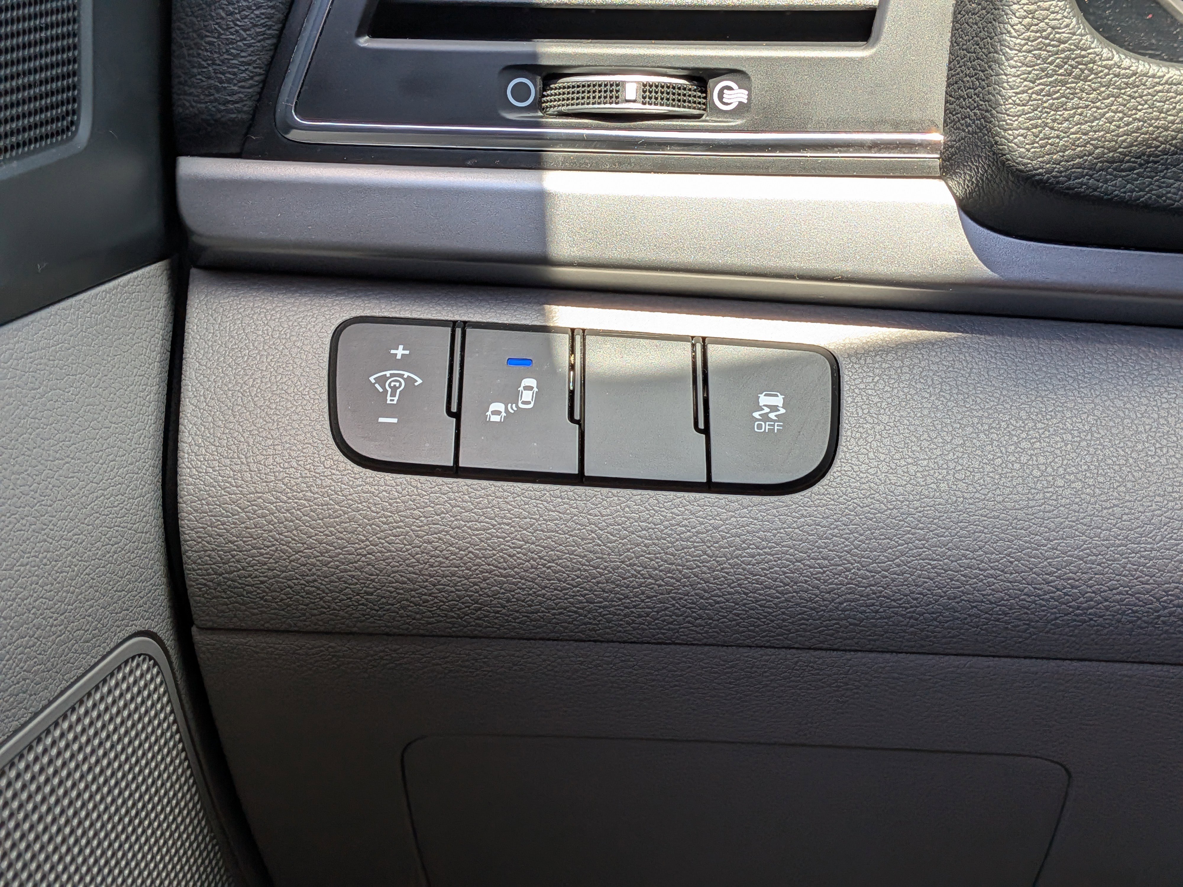 Used 2018 Hyundai Elantra SEL FWD image 22