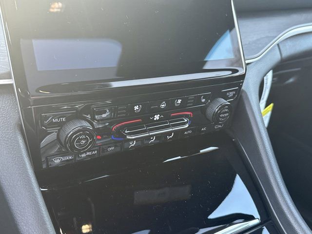 New 2025 Jeep Grand Cherokee Limited w/ Luxury Tech Group II image 26