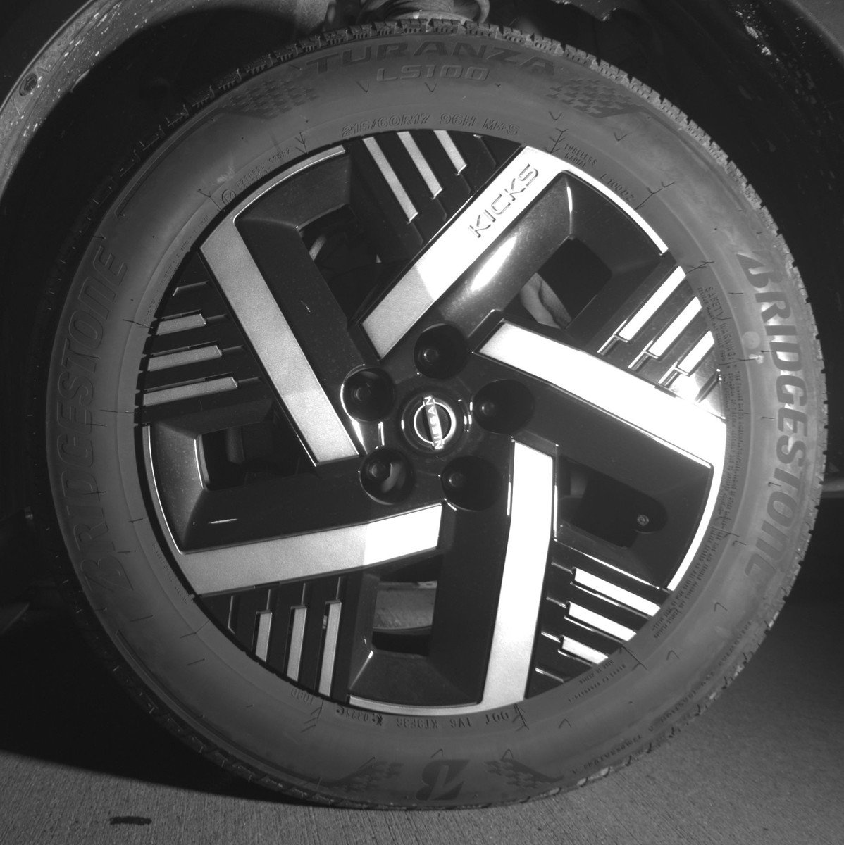 Used 2025 Nissan Kicks SV image 12