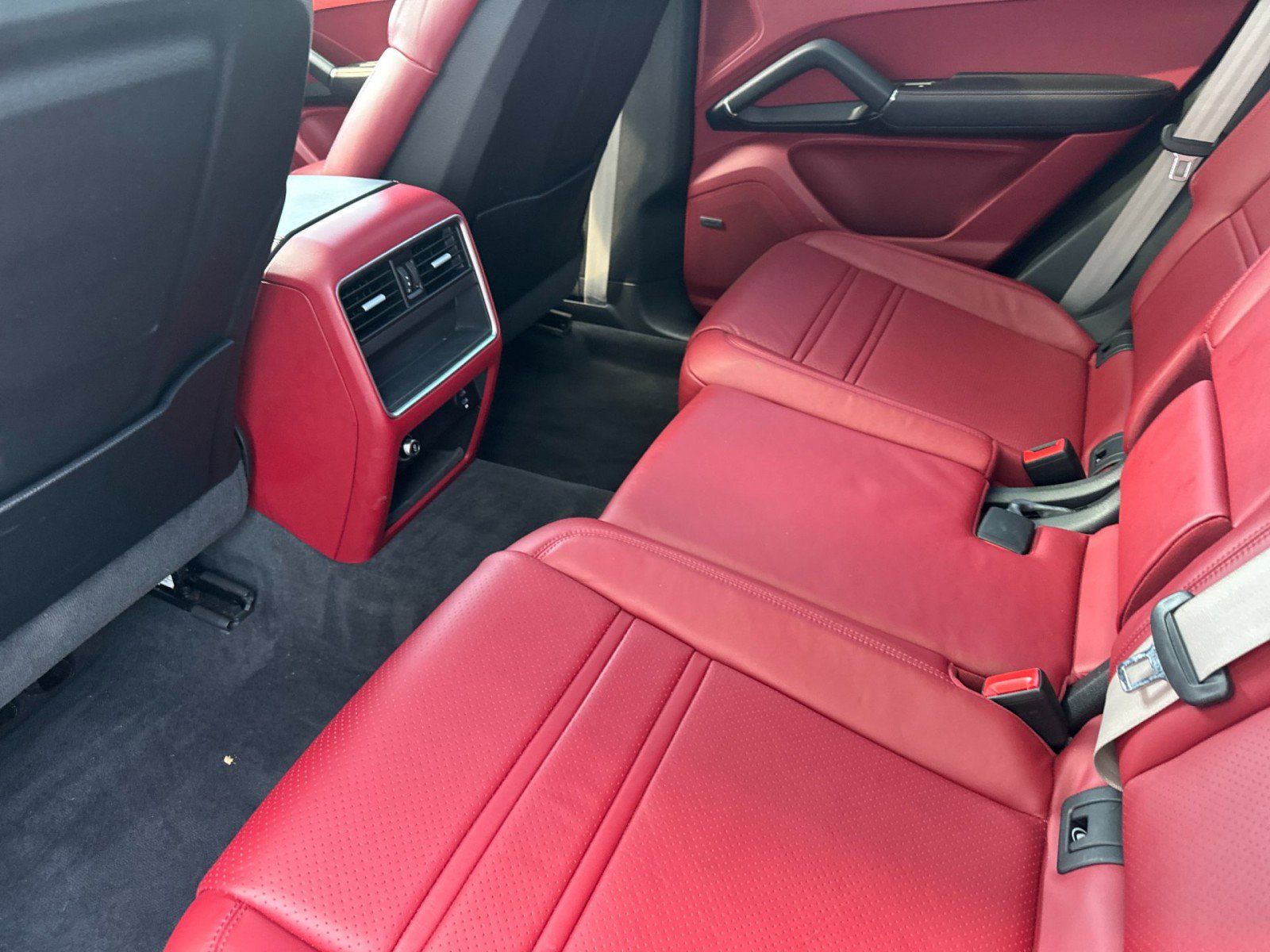 Used 2022 Porsche Cayenne Platinum Edition image 13