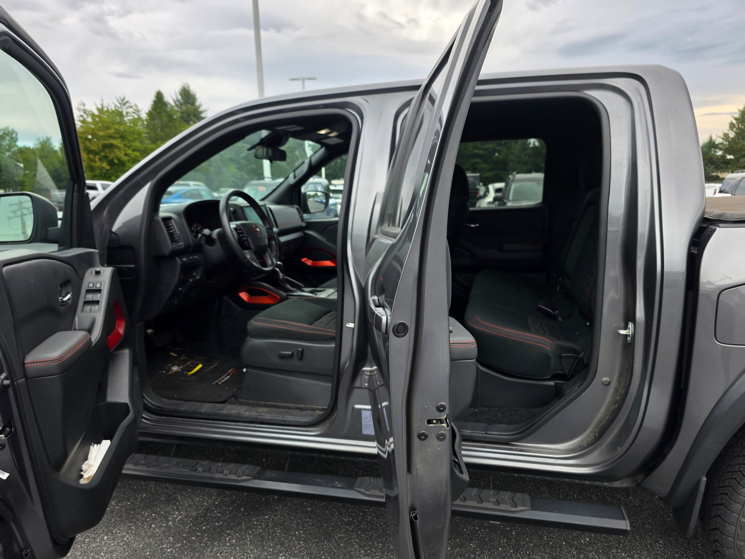 Used 2023 Nissan Frontier PRO-4X w/ Pro Convenience Package AWD/4WD image 10