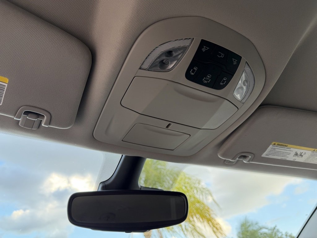 Used 2024 Chrysler Pacifica Touring-L image 16