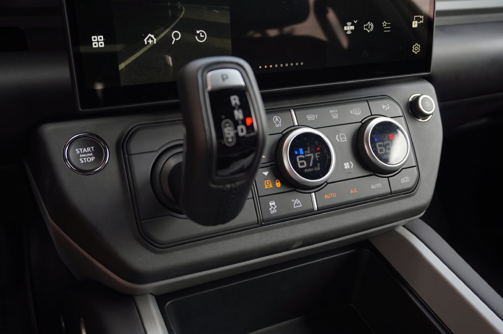 New 2026 Land Rover Defender 130 V8 AWD/4WD image 30