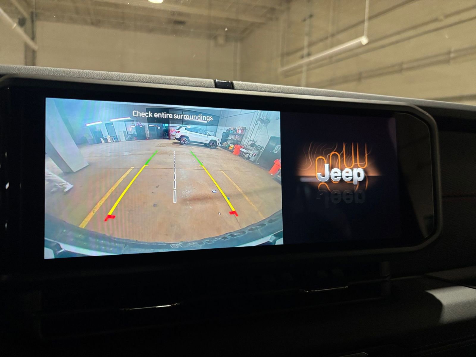 Used 2025 Jeep Wrangler Unlimited Rubicon AWD/4WD image 23