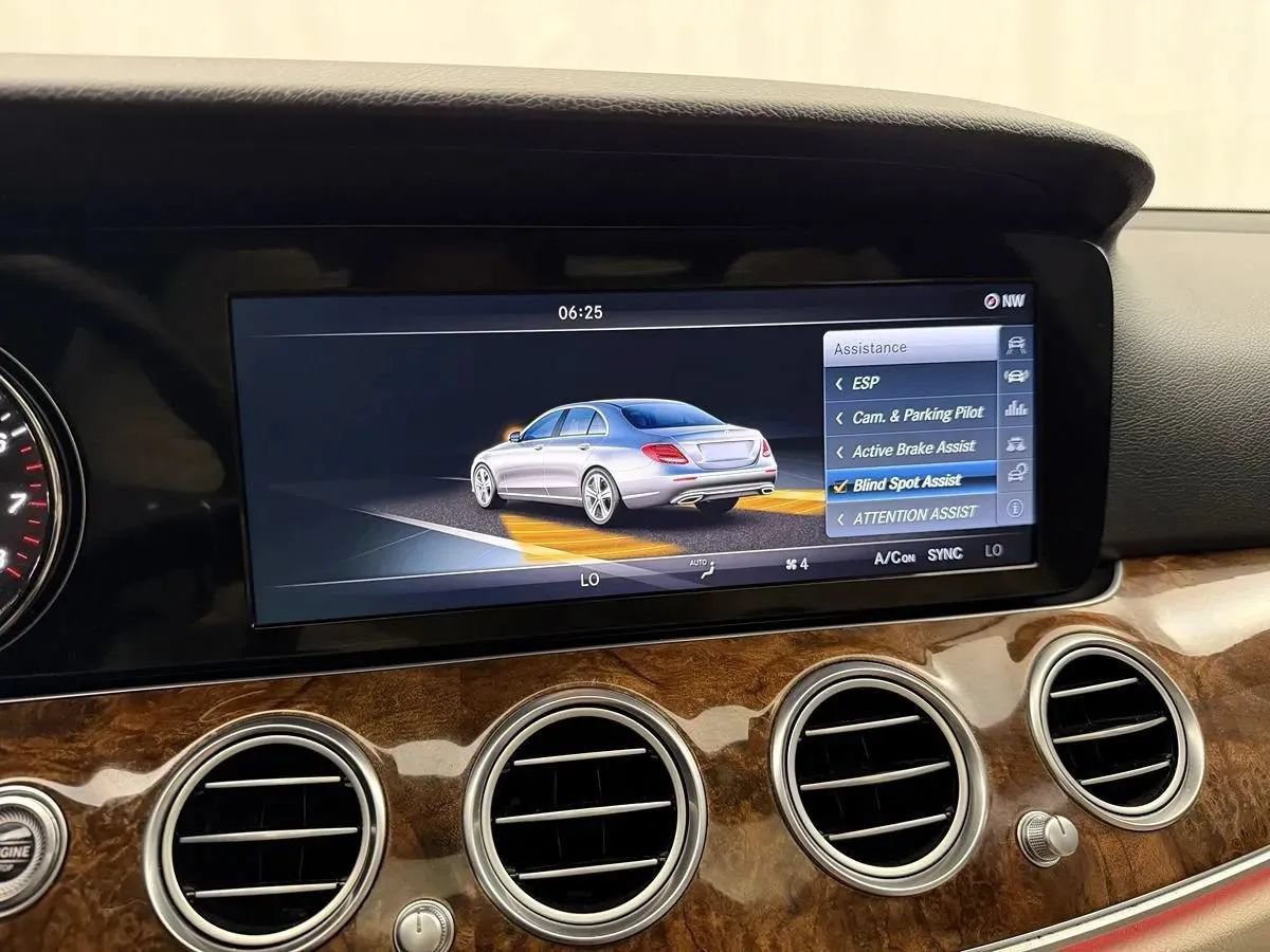 Used 2017 Mercedes-Benz E 300 4MATIC image 23
