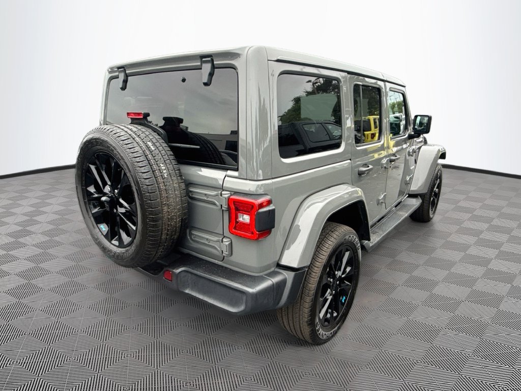 Used 2022 Jeep Wrangler Unlimited Sahara AWD/4WD image 6