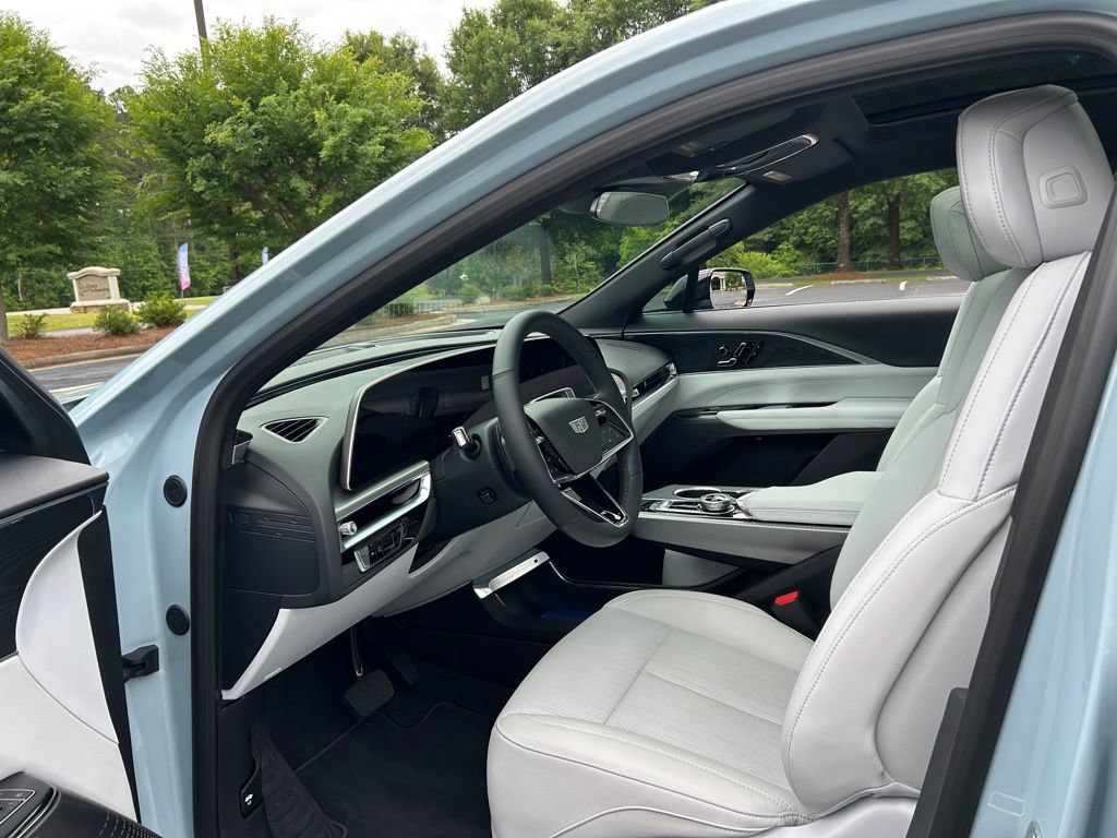 Used 2025 Cadillac Lyriq Sport RWD image 39