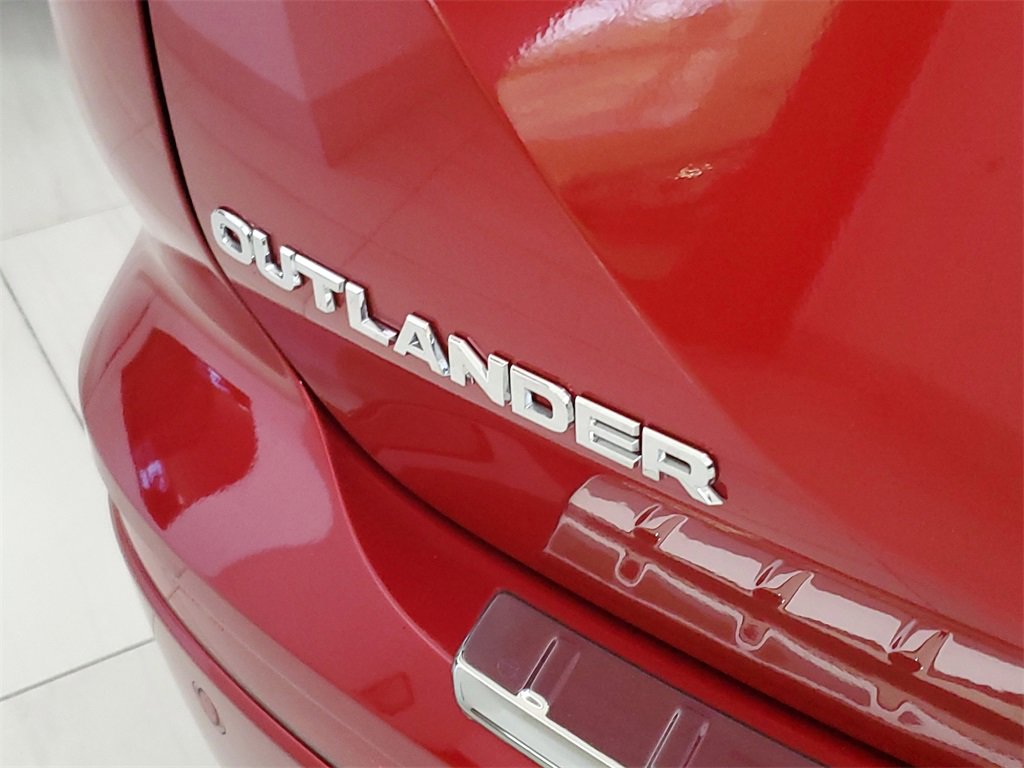 New 2025 Mitsubishi Outlander SE image 9