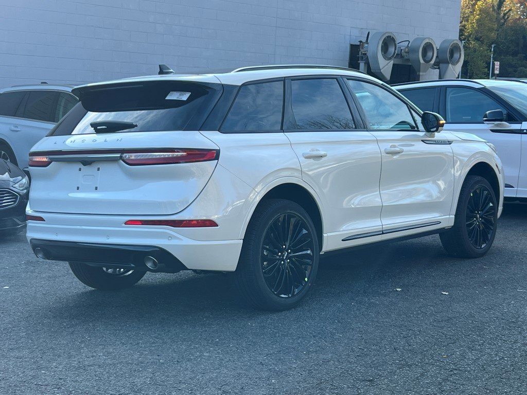 New 2026 Lincoln Corsair Premiere image 4