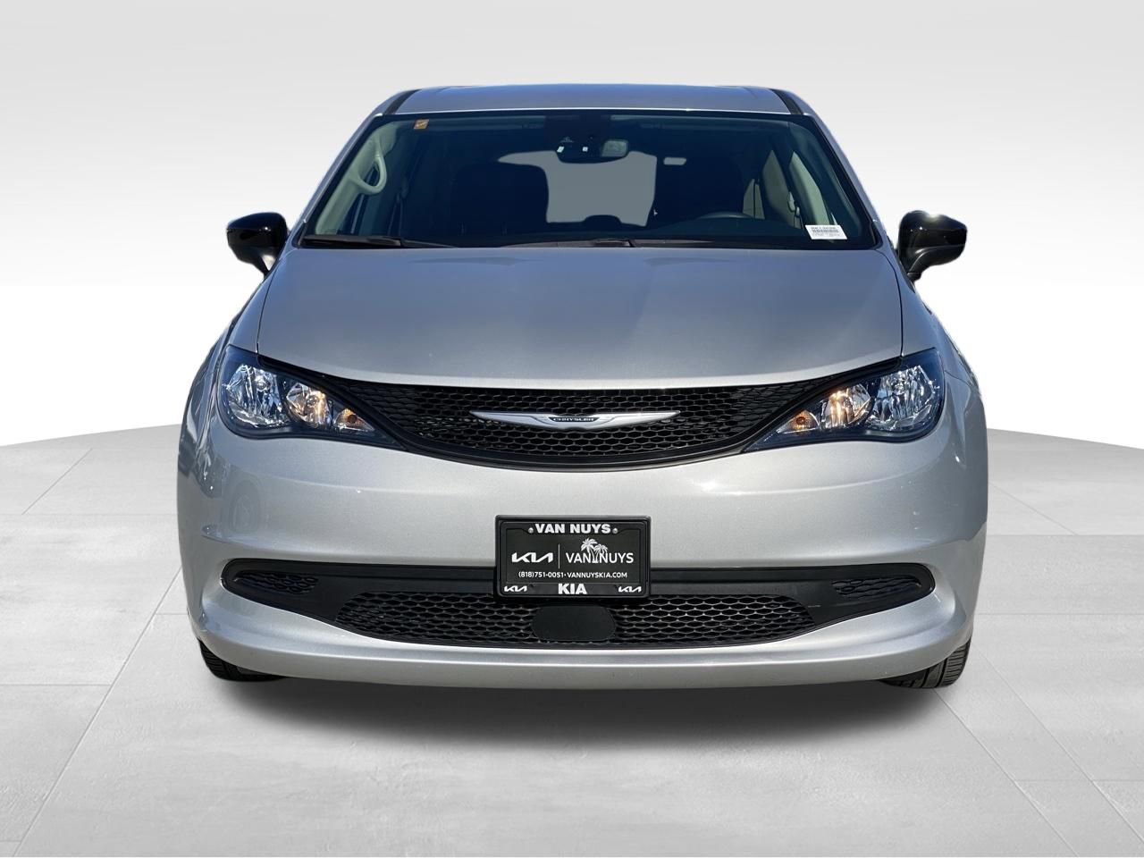 Used 2024 Chrysler Voyager LX FWD image 9