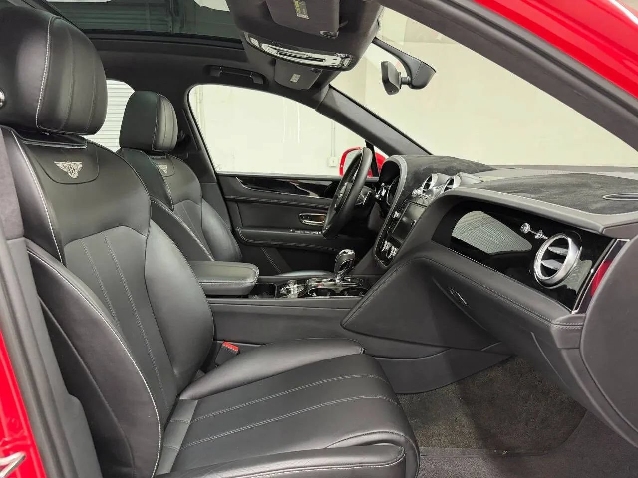 Used 2019 Bentley Bentayga AWD/4WD image 11