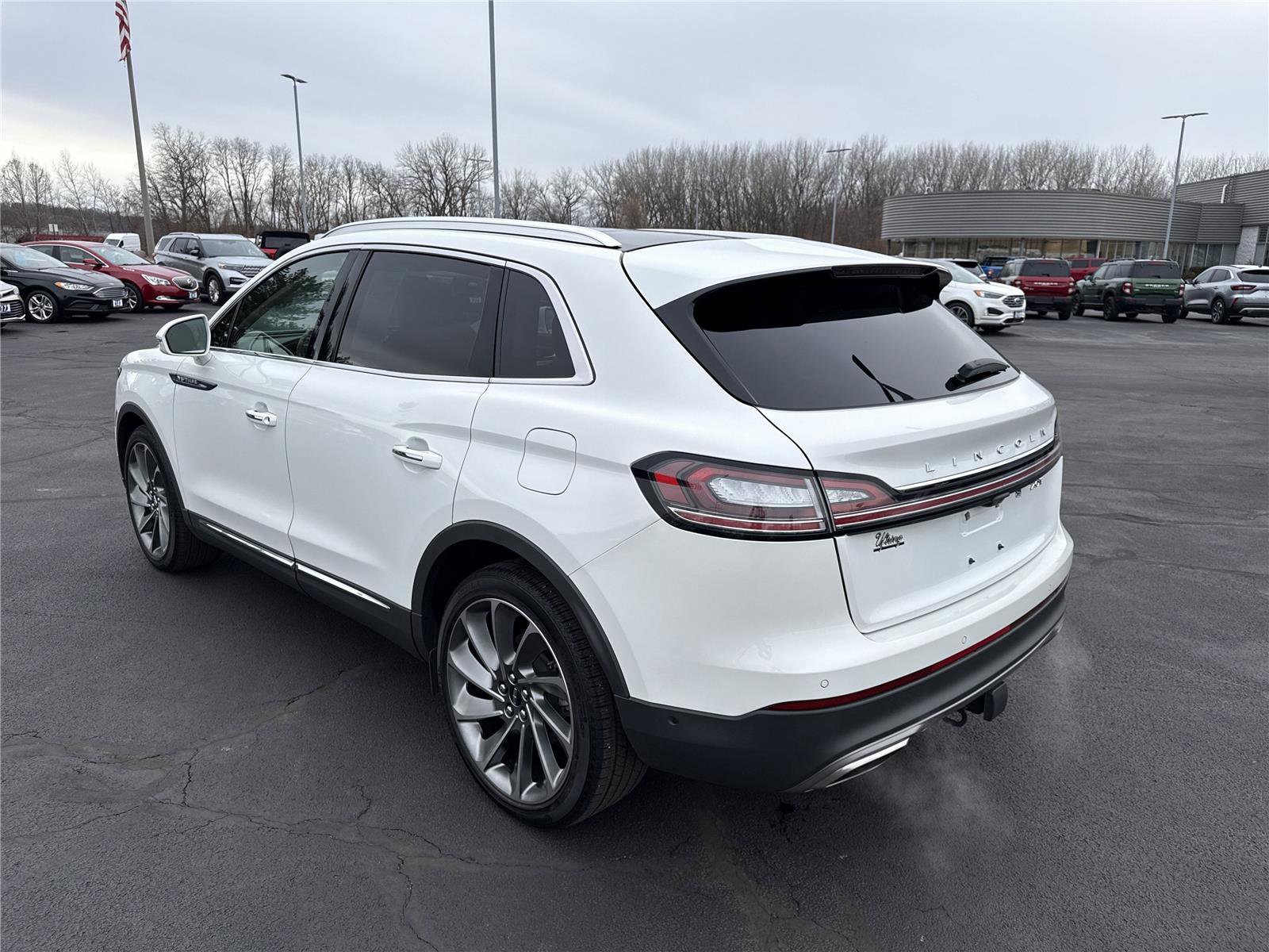 Used 2020 Lincoln Nautilus Reserve w/ Equipment Group 201A image 3