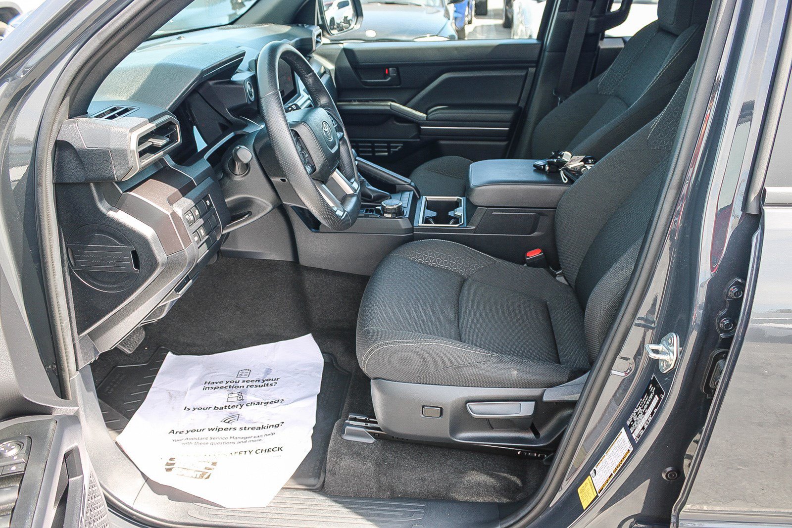 Used 2025 Toyota 4Runner SR5 AWD/4WD image 18