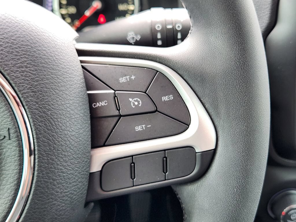 Used 2019 Jeep Renegade Latitude FWD image 29