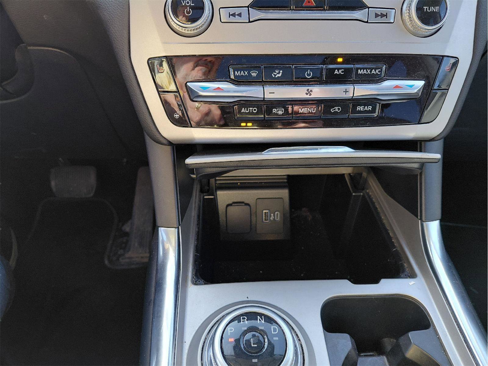 Used 2022 Ford Explorer XLT w/ Equipment Group 202A image 29