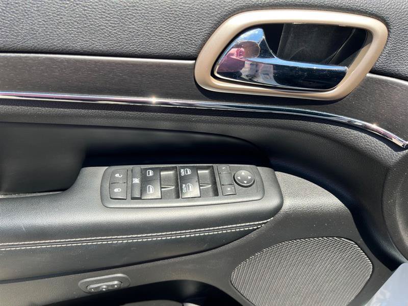 Used 2017 Jeep Grand Cherokee Limited AWD/4WD image 10