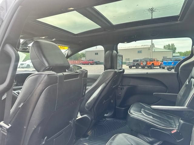 Used 2019 Chrysler Pacifica Limited w/ S Appearance Package FWD image 21