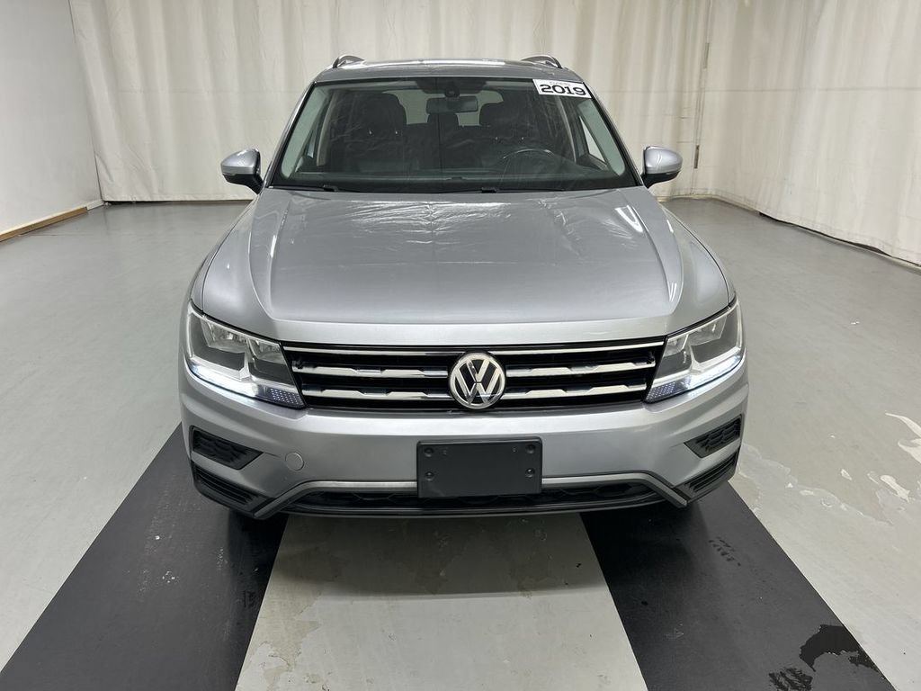 Used 2019 Volkswagen Tiguan SE w/ Panoramic Sunroof Package AWD/4WD image 3