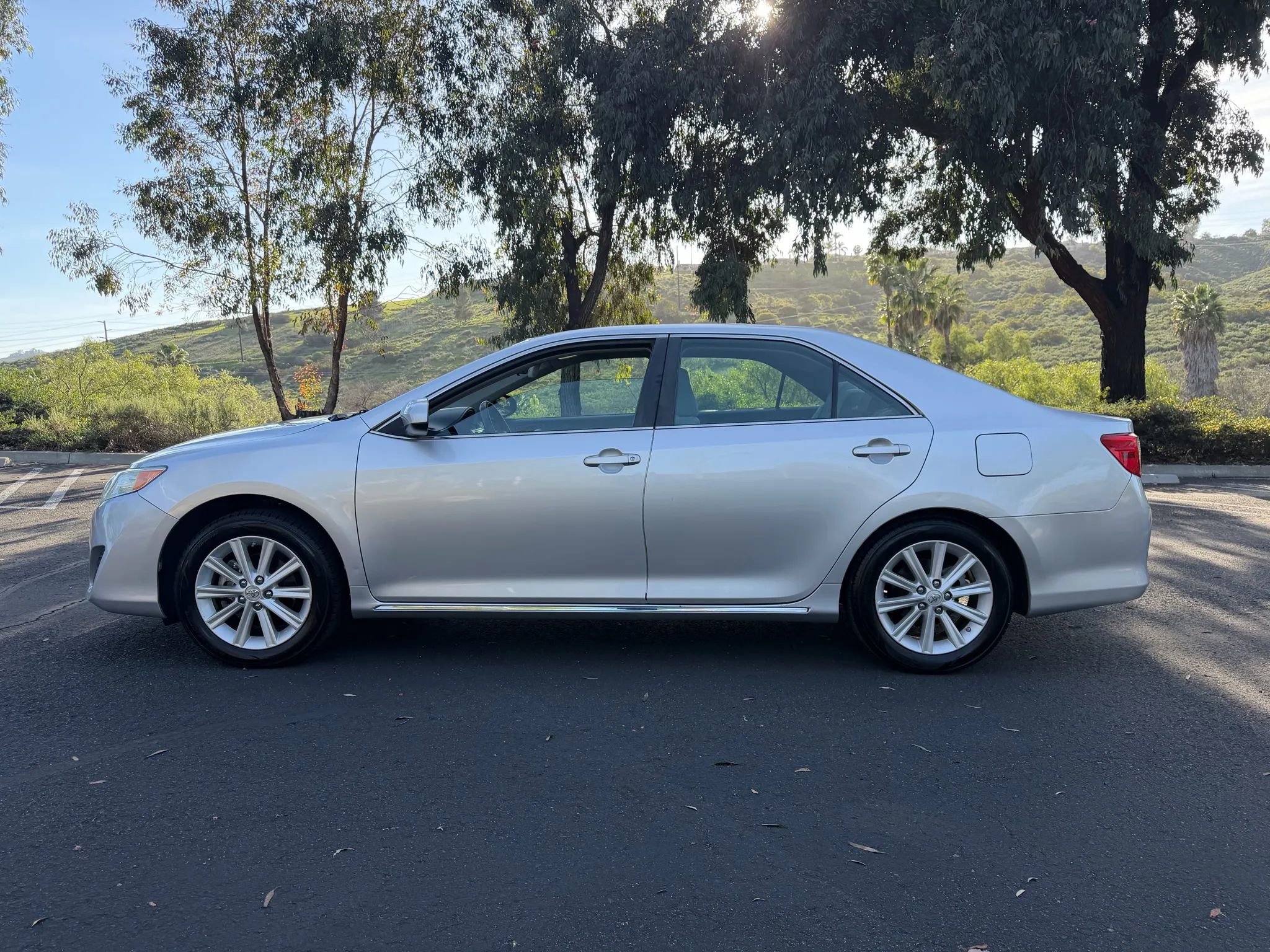 Used 2013 Toyota Camry LE image 2