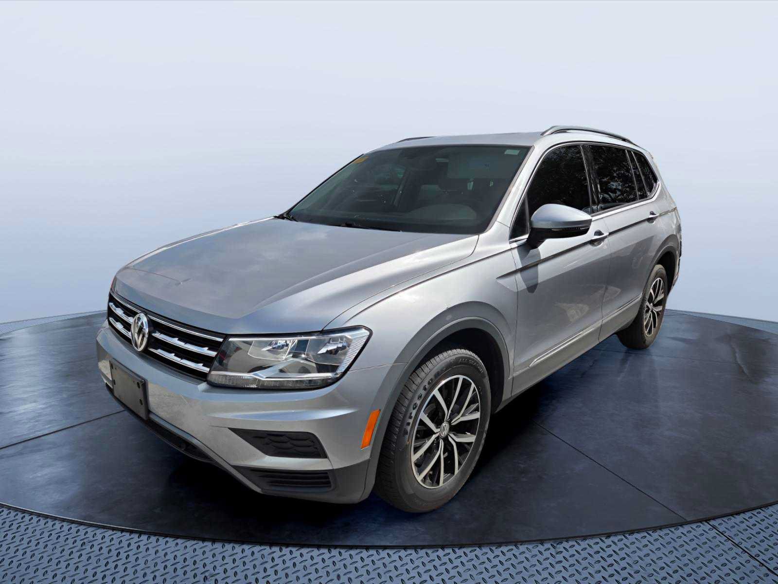 Used 2021 Volkswagen Tiguan SE FWD image 2