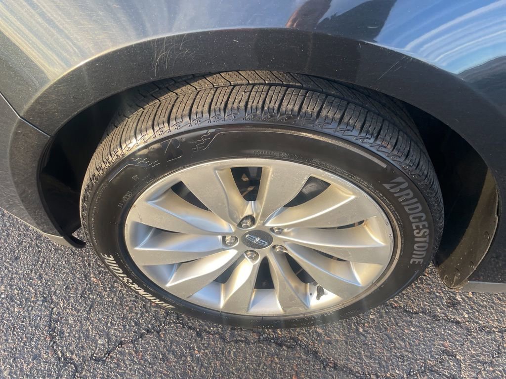 Used 2014 Lincoln MKS image 9