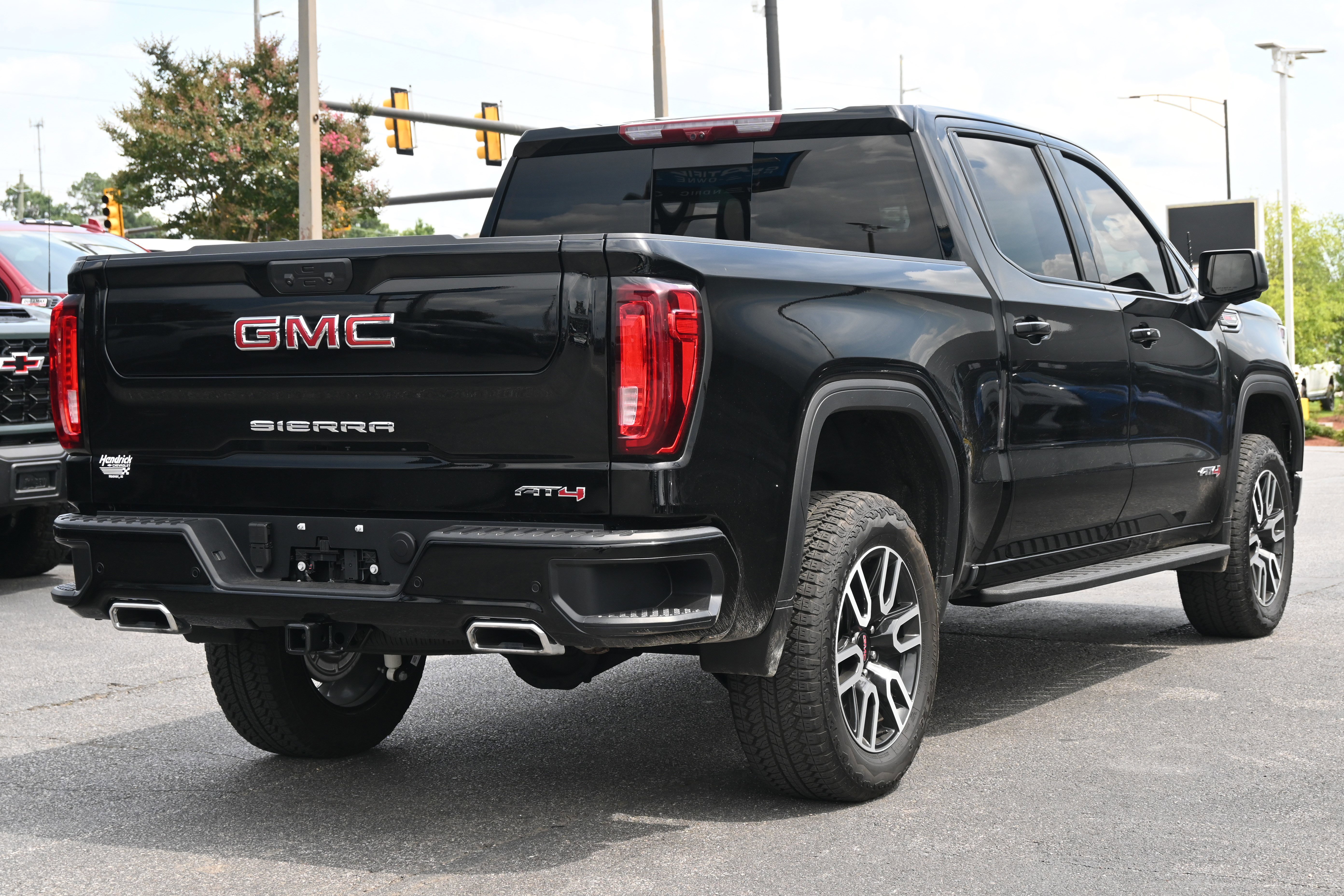 Used 2025 GMC Sierra 1500 AT4 w/ AT4 Premium Package AWD/4WD image 12